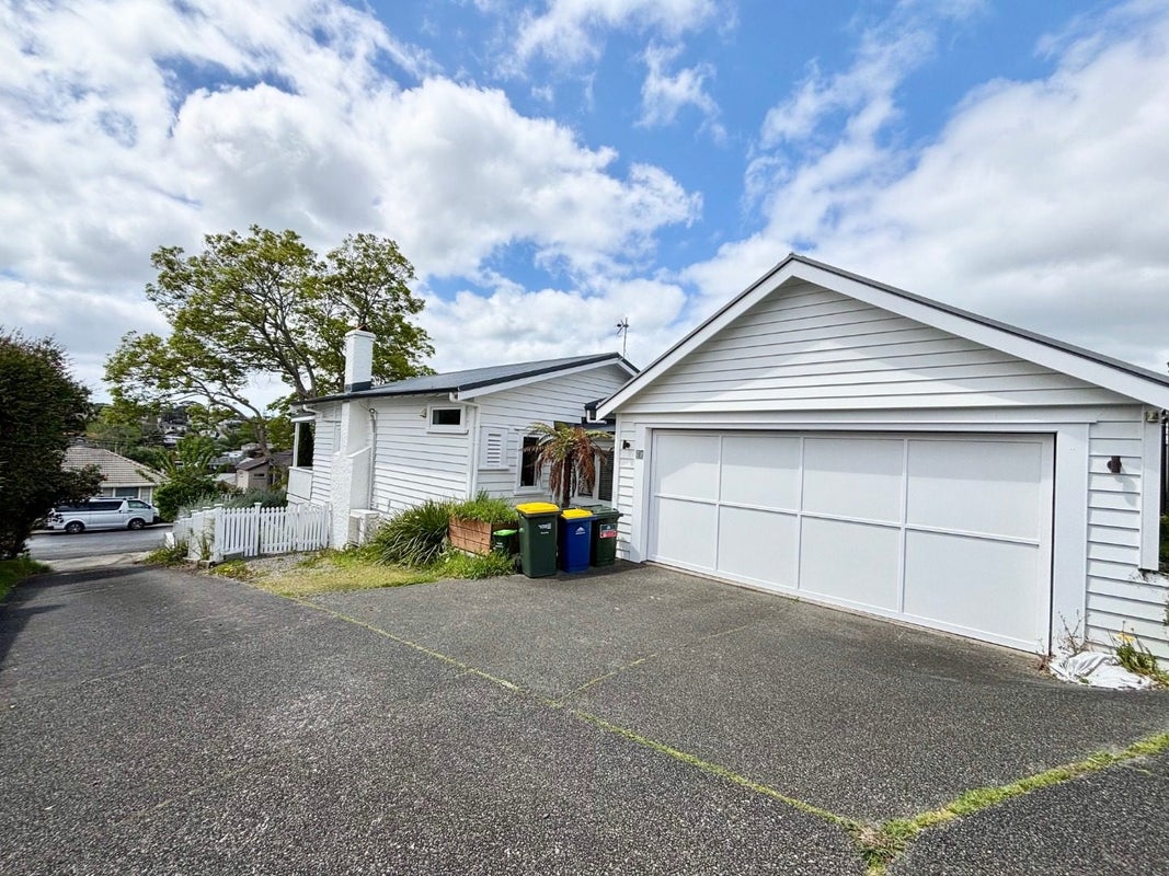 2/16 Corunna Road, Milford, Auckland - Carousel 1