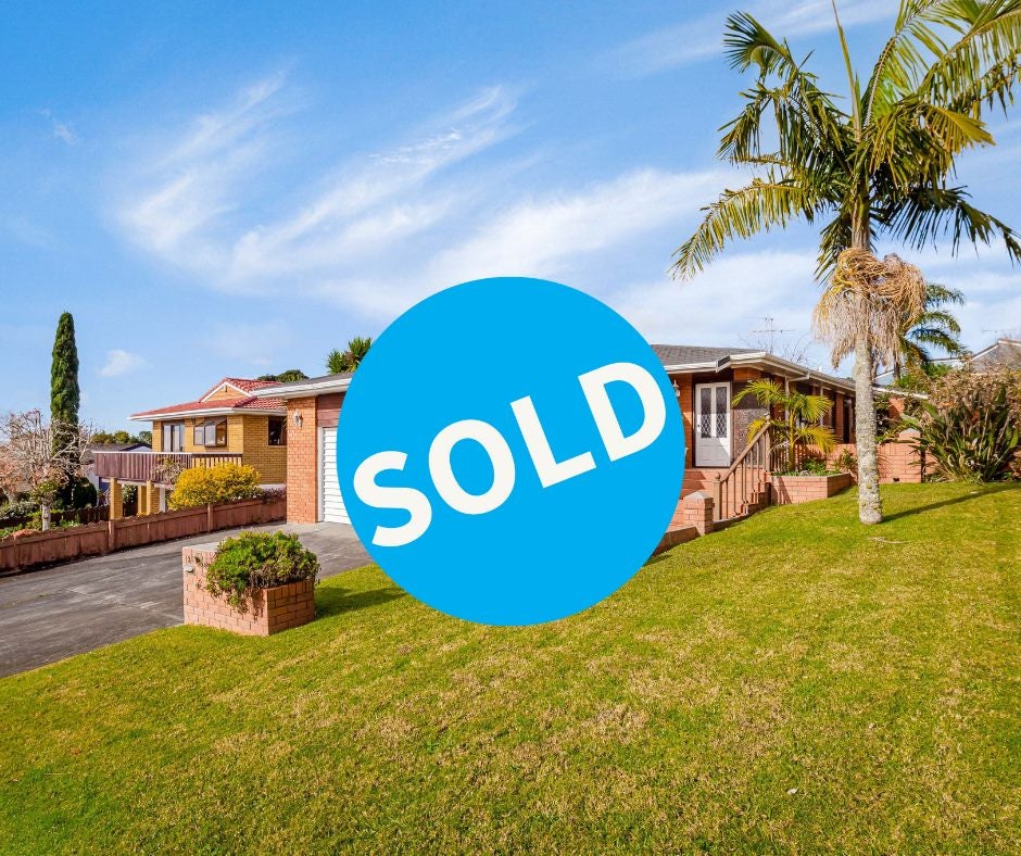 31 Petrel Place, Massey, Auckland - Carousel 1