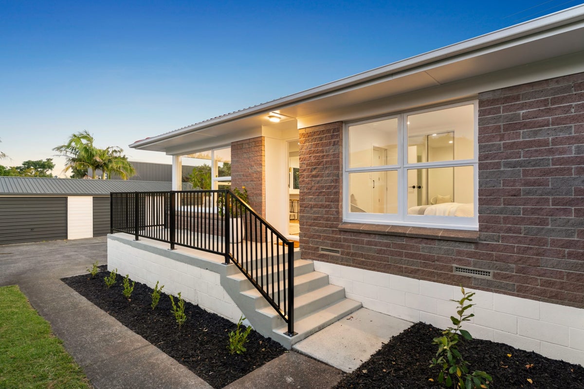 3/4 Gordon Avenue, Milford, Auckland - Carousel 1
