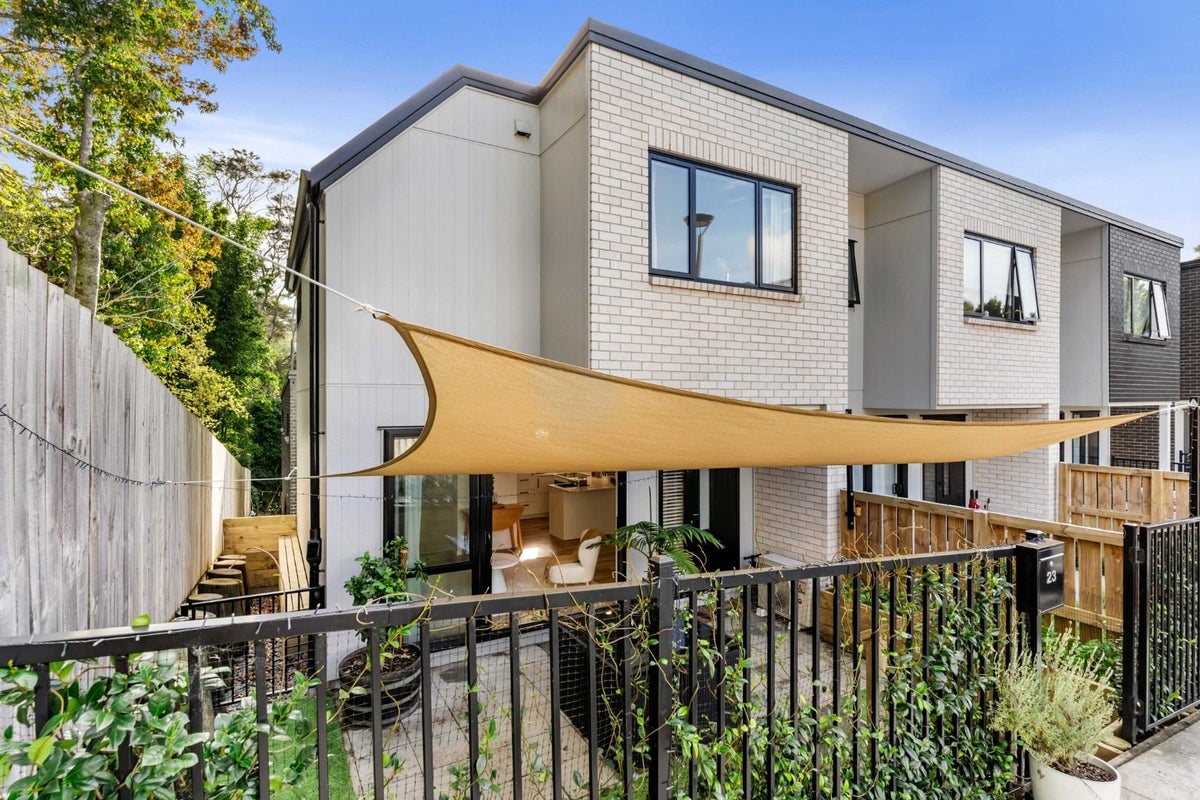 23 Tokai Place, Glen Eden, Auckland - Carousel 1