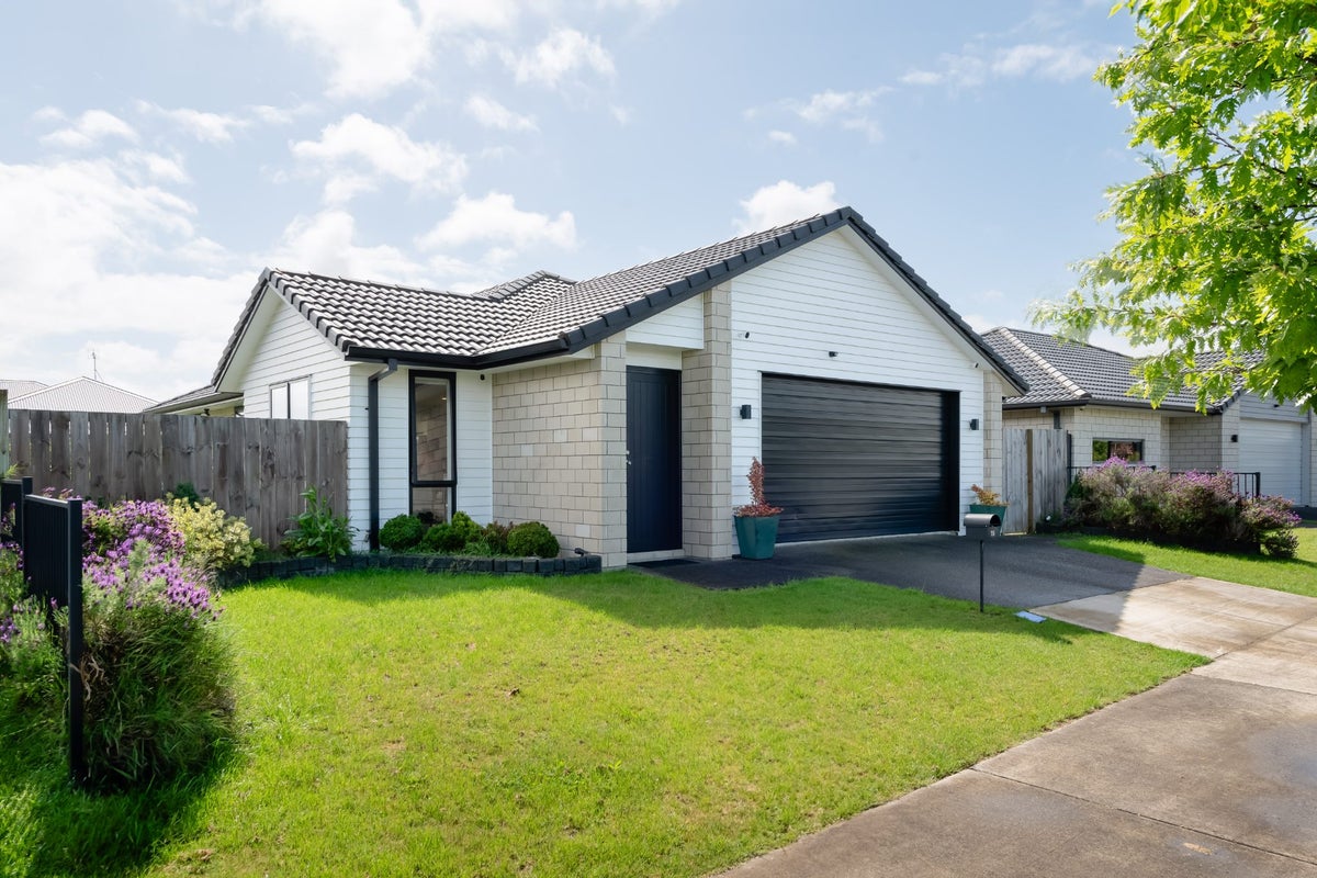 19 Briannarose Drive, Fitzroy, Hamilton - Carousel 1