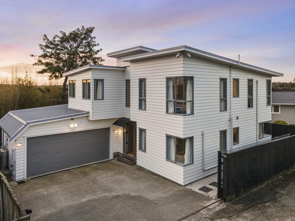 215B Halsey Drive, Lynfield, Auckland - Carousel 1