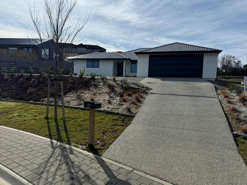 37 Tomtit Crescent, LAKE HAWEA - Carousel 1