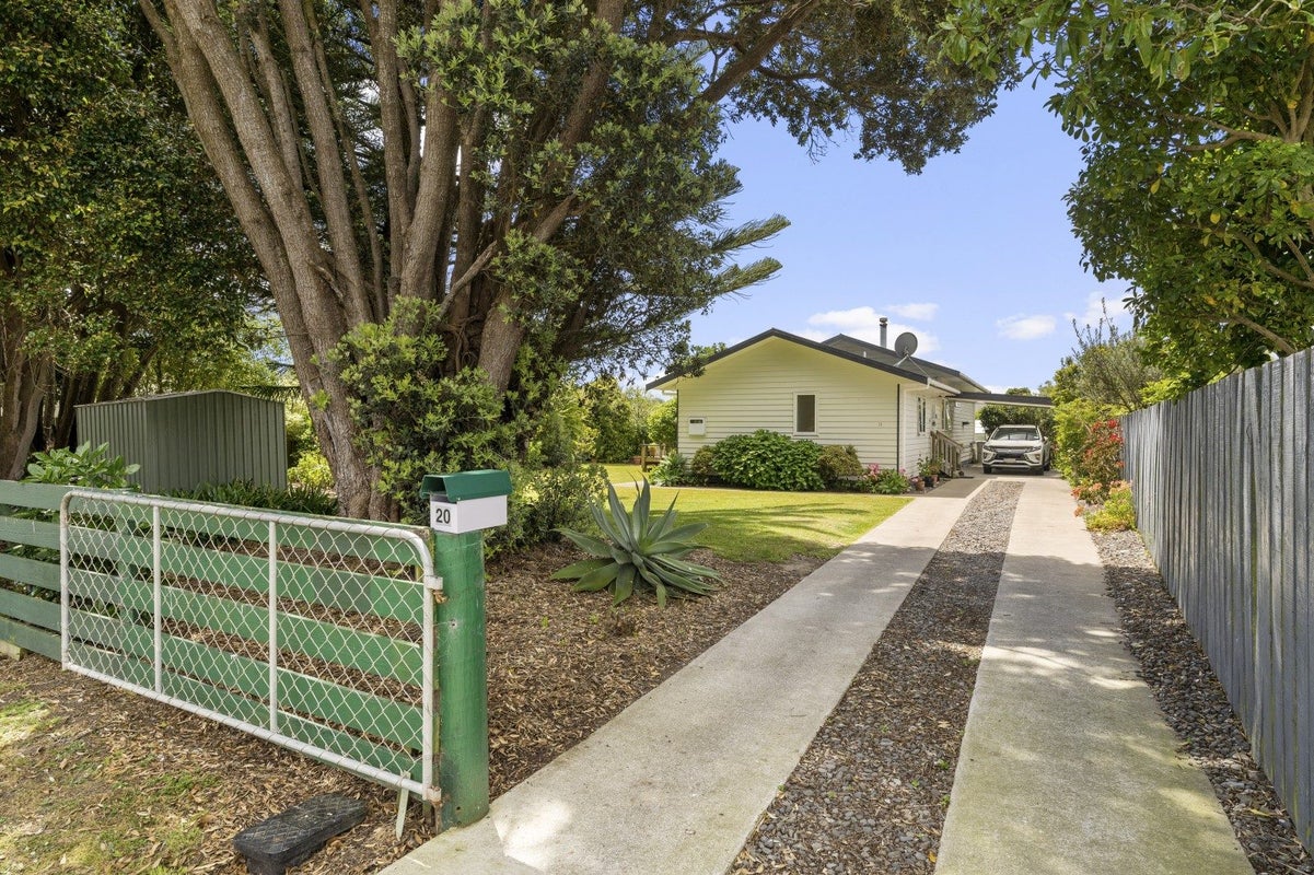 20 Kiharoa Street, Otaki Beach, Otaki - Carousel 1