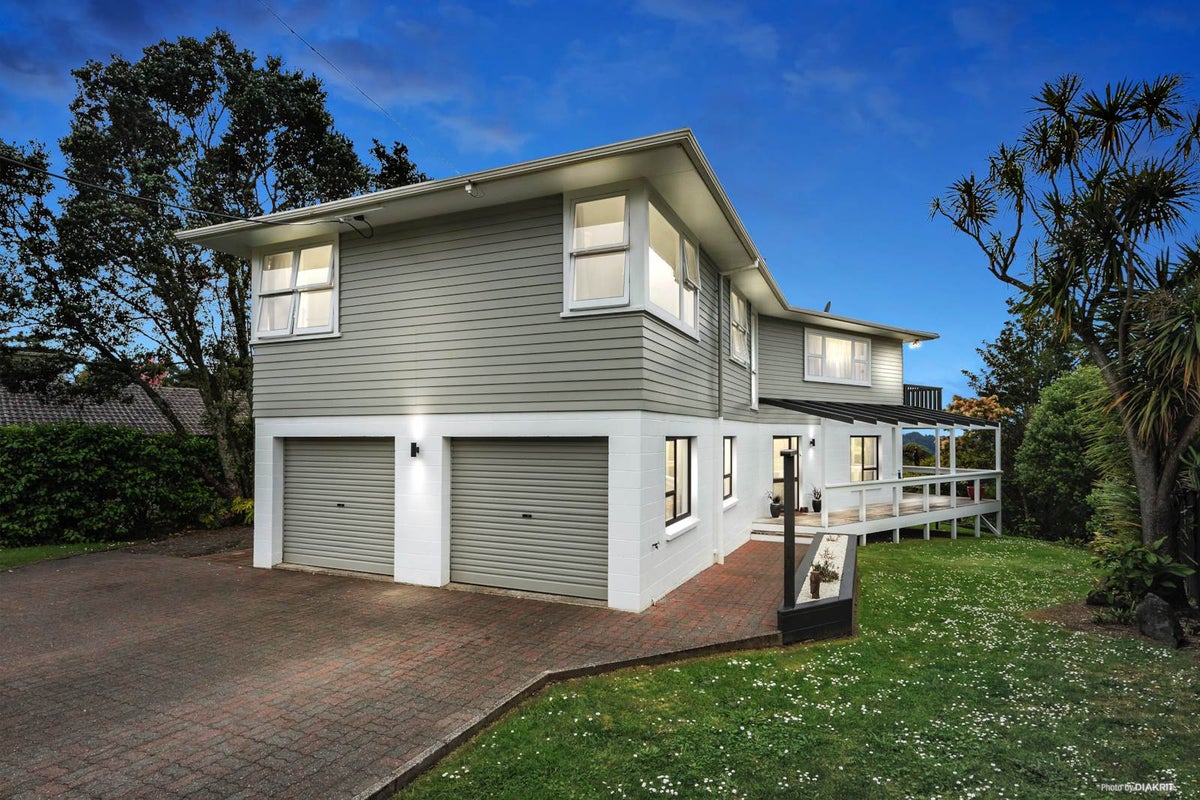 5 Awhiorangi Promenade, Swanson, Auckland - Carousel 1