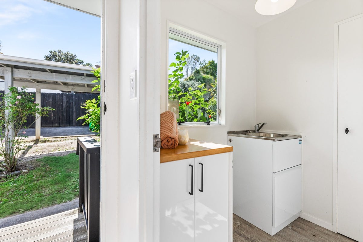 41 Meadowvale Rise, Titirangi, Auckland - Carousel 31