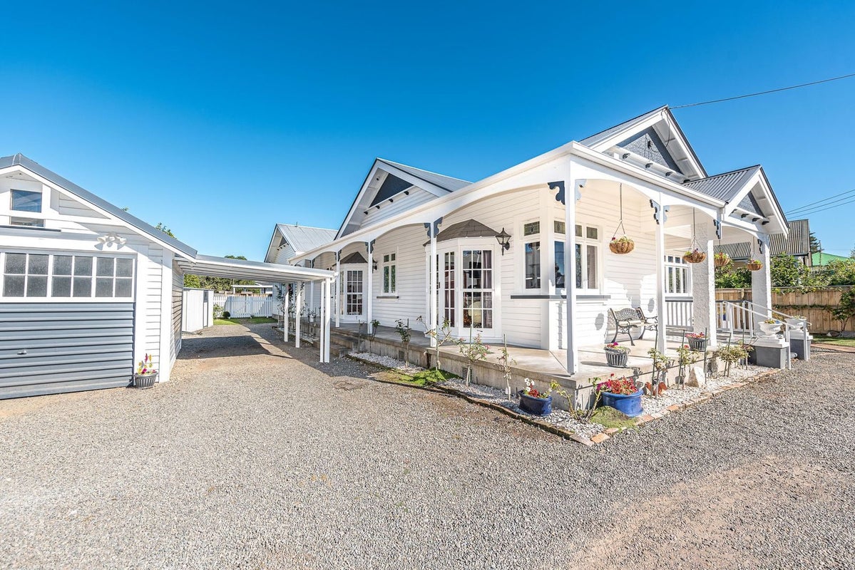 9 Great North Road, Saint Johns Hill, Whanganui - Carousel 1