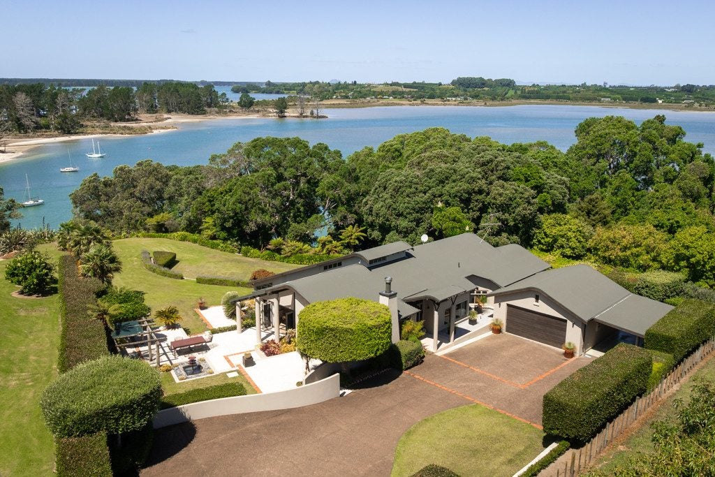 190 Tanners Point Road, Tanners Point, Katikati - Carousel 2
