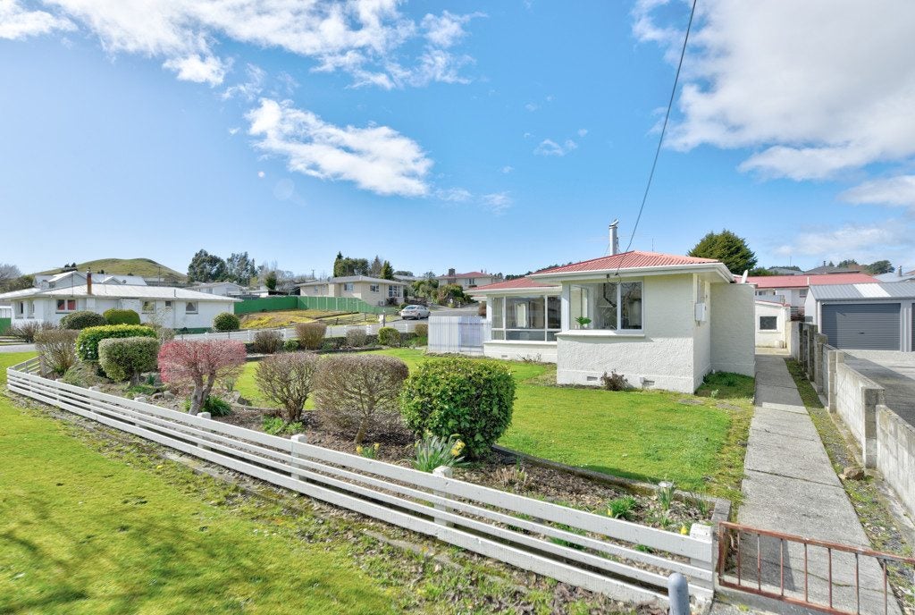 1 Kiwi Street, East Gore, Gore - Carousel 22