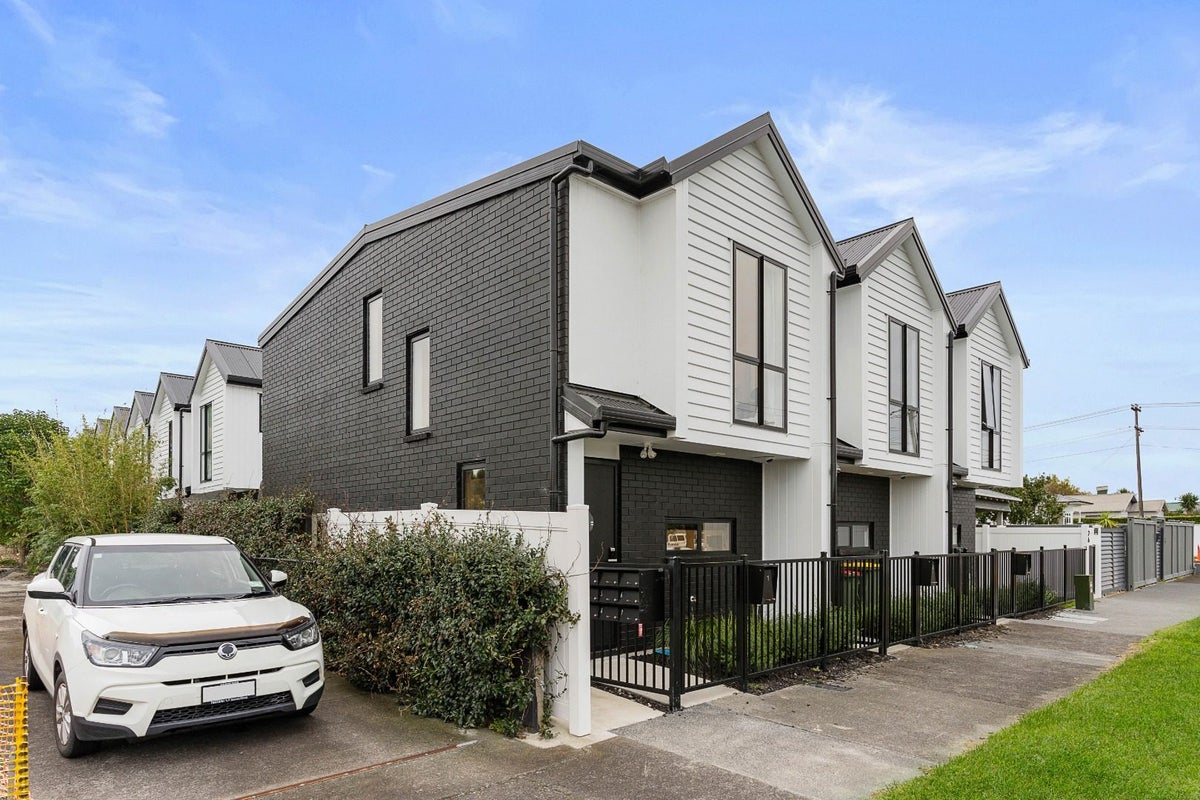 1/26 Moa Road, Point Chevalier, Auckland - Carousel 14