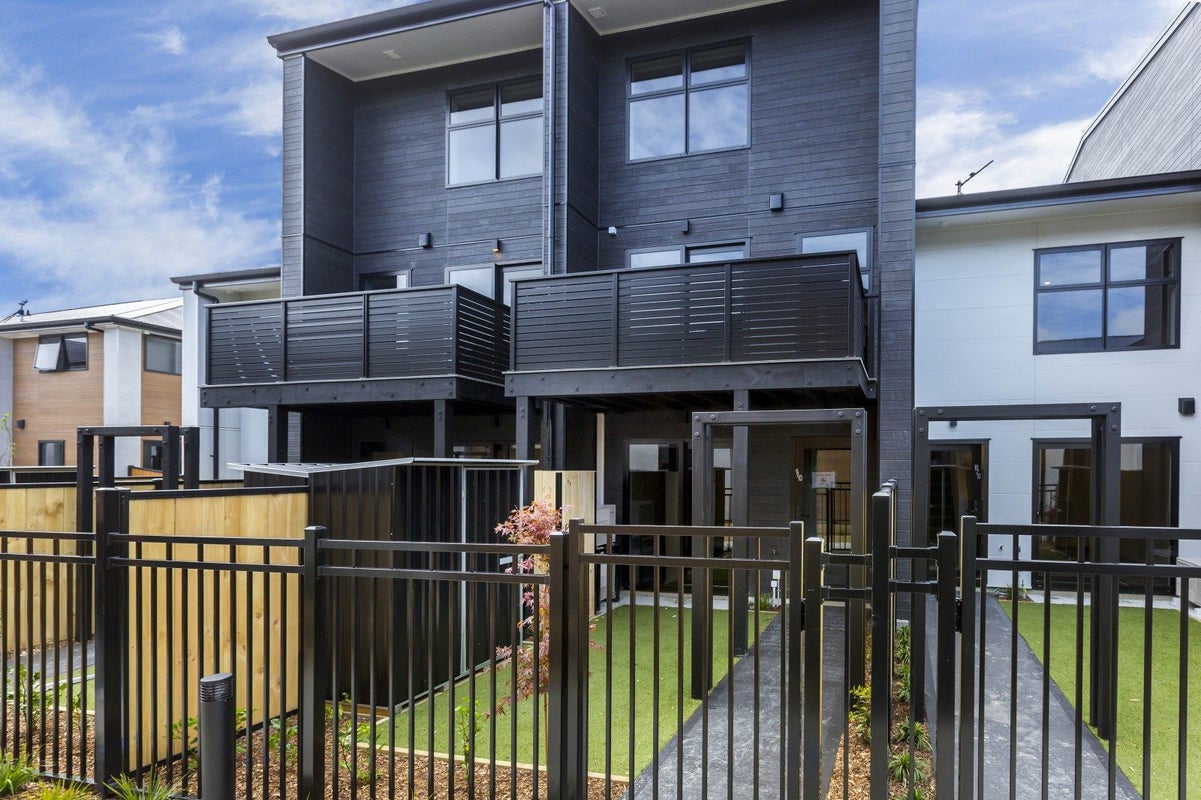 9/10 Rainey Grove, Taita, Lower Hutt - Carousel 1