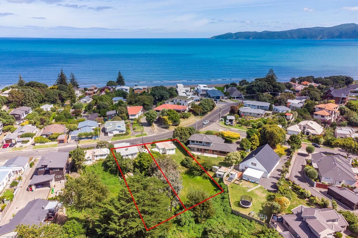 26 Wharemauku Road, Raumati Beach, Paraparaumu - Carousel 1