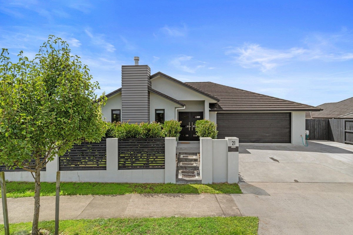 21 Mataroa Crescent, Flagstaff, Hamilton - Carousel 1