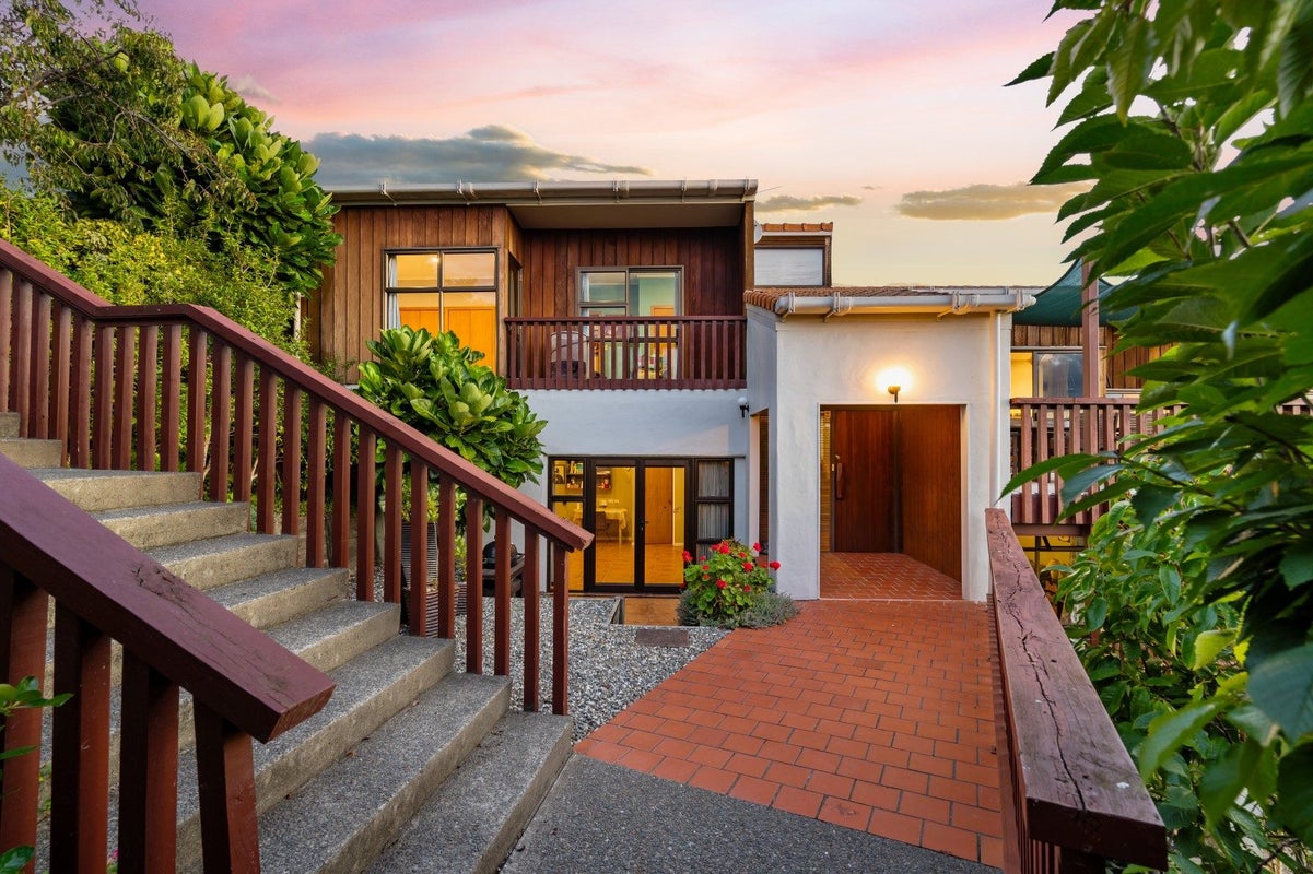 12A Cobden Crescent, Bluff Hill, Napier - Carousel 1