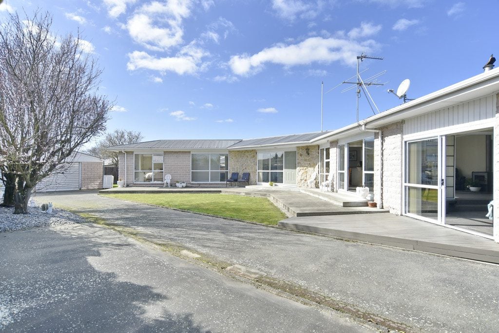 30 Wychwood Crescent, Bishopdale, Christchurch - Carousel 1