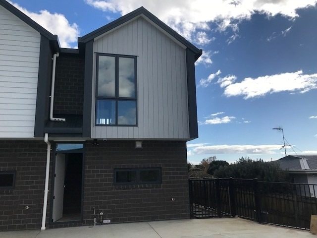 2/9 Beaufield Lane, Te Atatu Peninsula, Auckland - Carousel 11