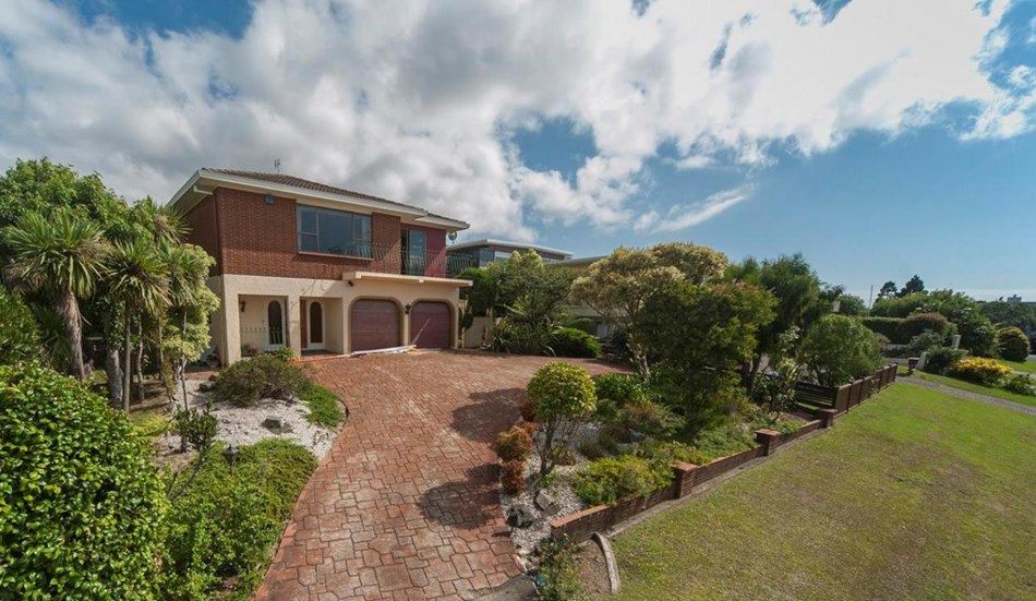7 Marama Street, Castor Bay, Auckland - Carousel 1
