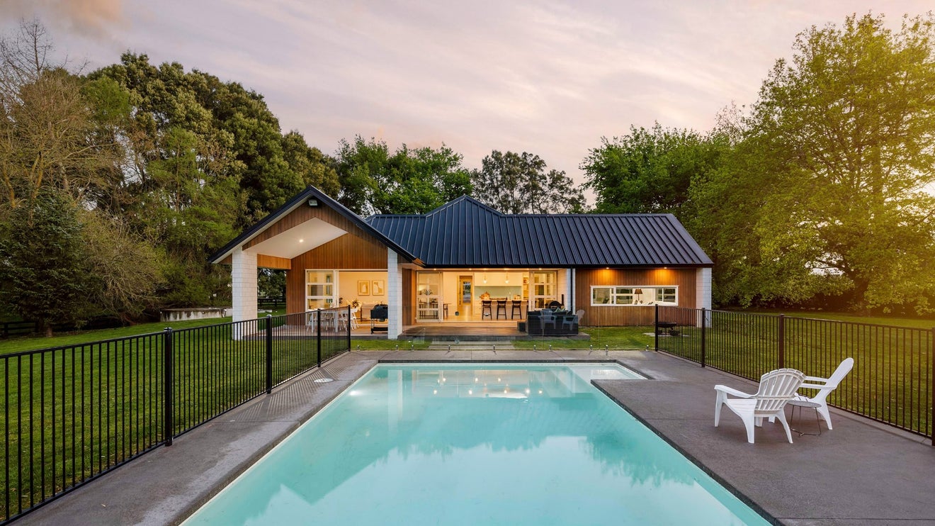 11 Birchwood Lane, Tamahere, Hamilton - Carousel 1