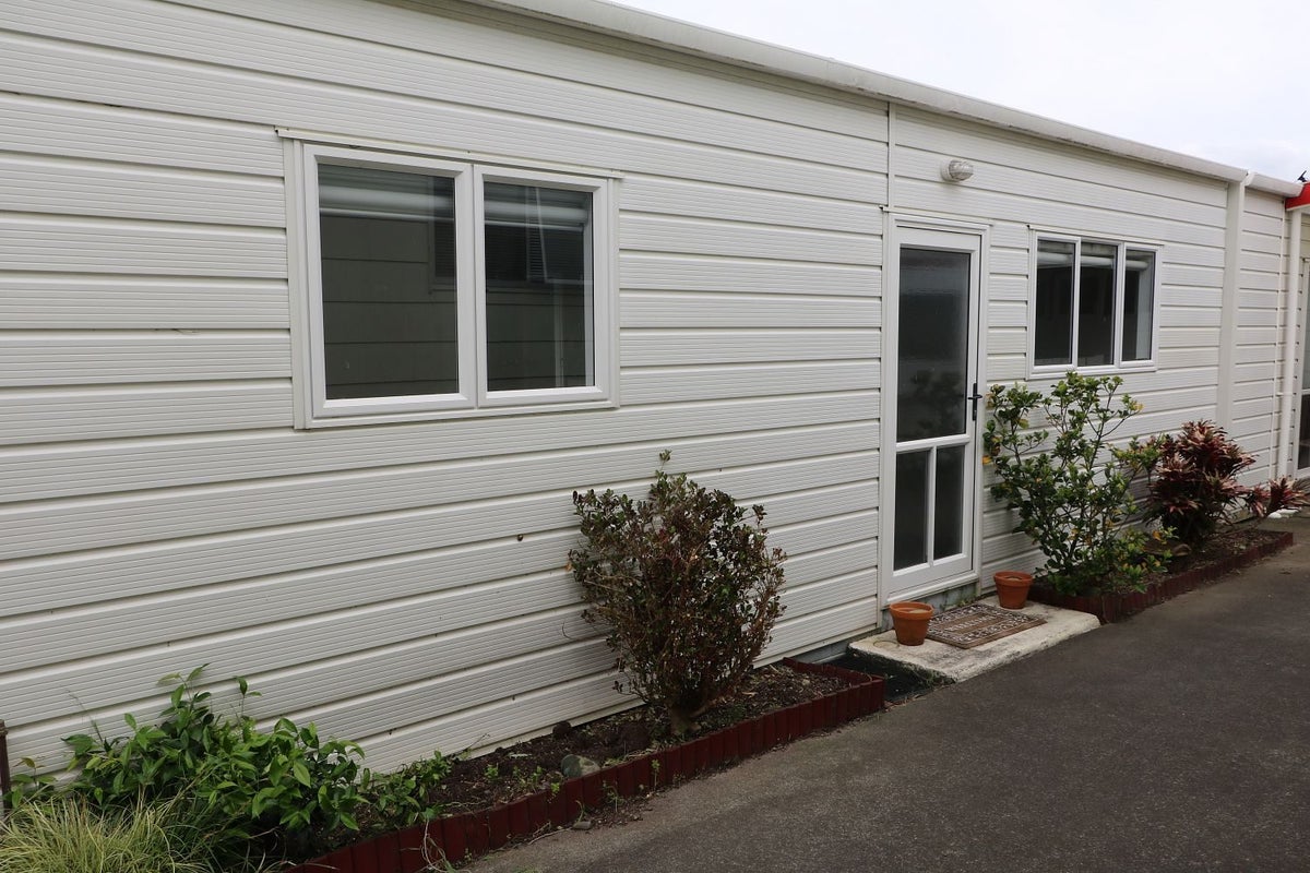 69 Maplesden Drive, Clendon Park, Auckland - Carousel 1