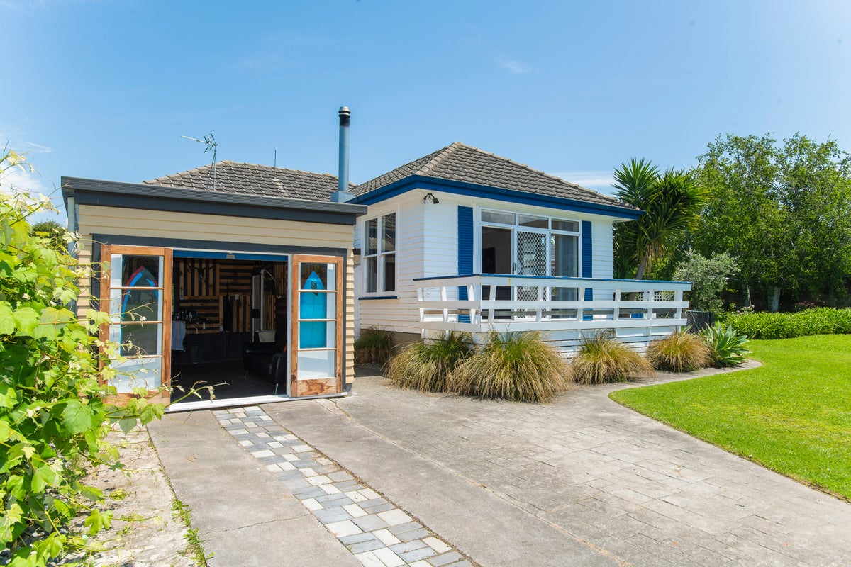 16 Thomson Street, Gisborne, Gisborne - Carousel 1