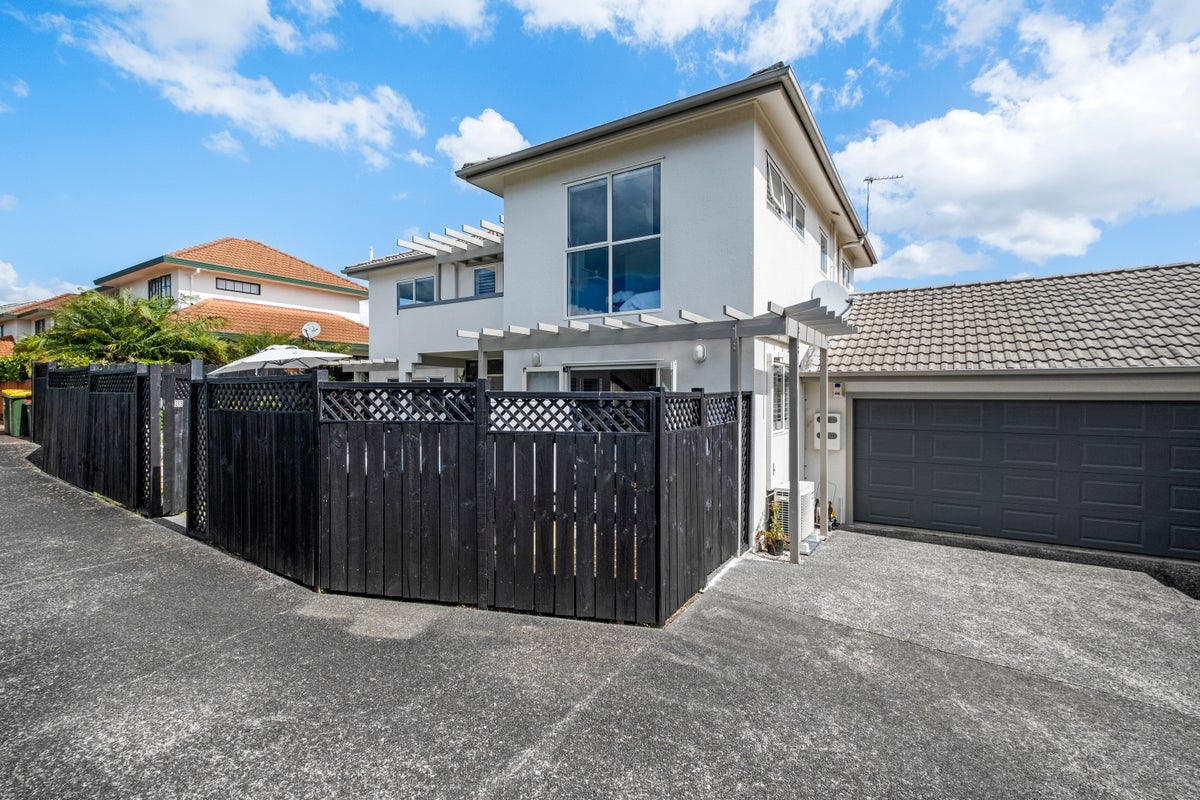 2/39 Simmental Crescent, Somerville, Auckland - Carousel 29