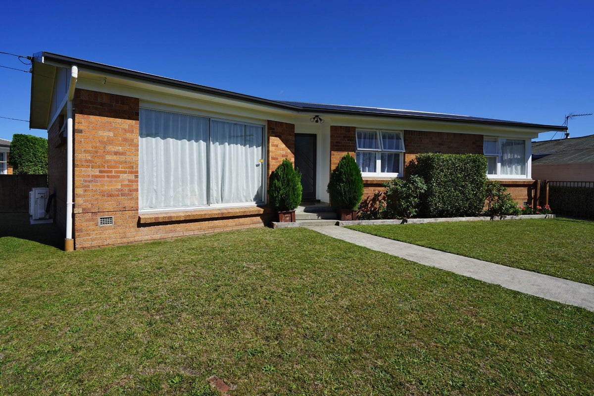 18 MacMurdo Avenue, Glenview, Hamilton - Carousel 1