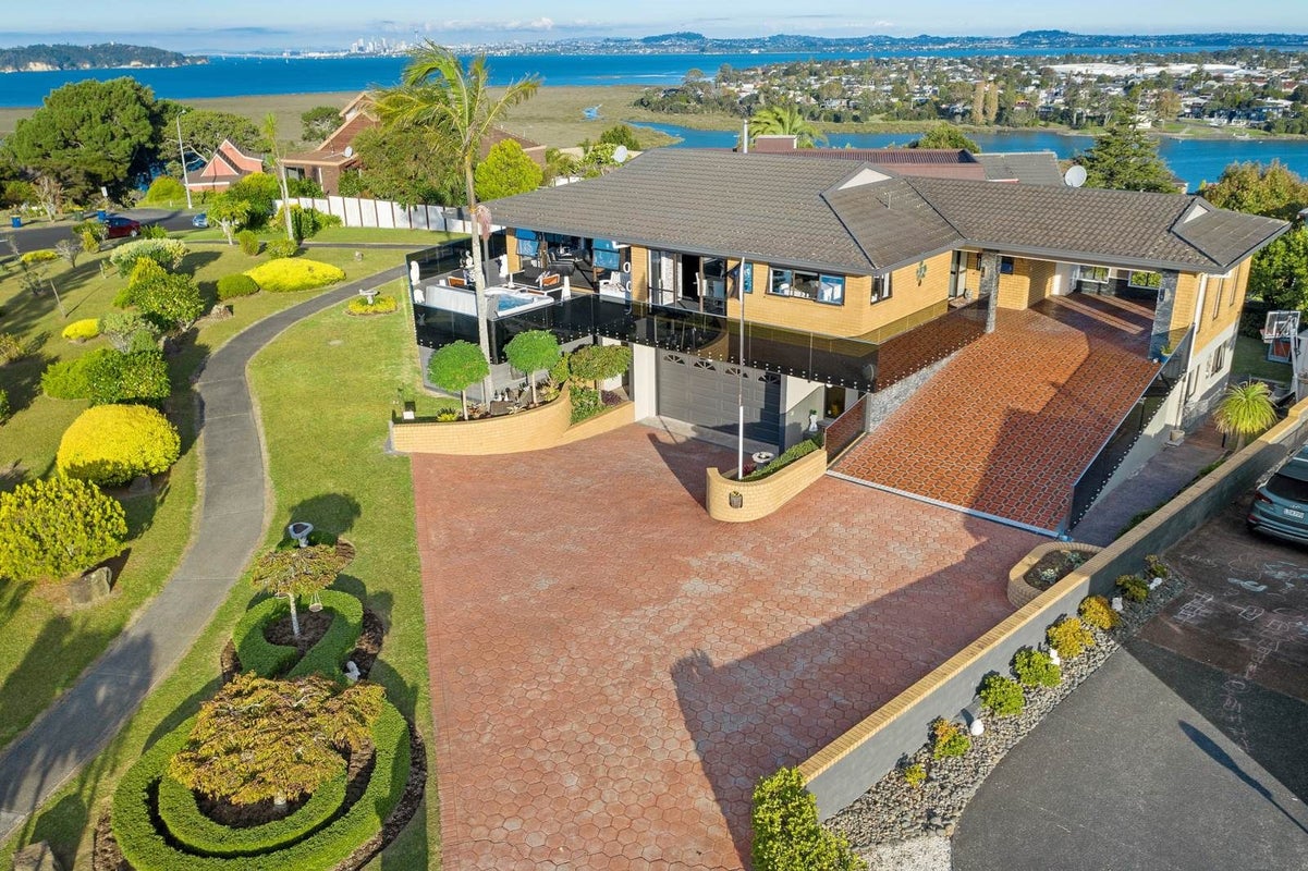 161 Luckens Road, West Harbour, Auckland - Carousel 1