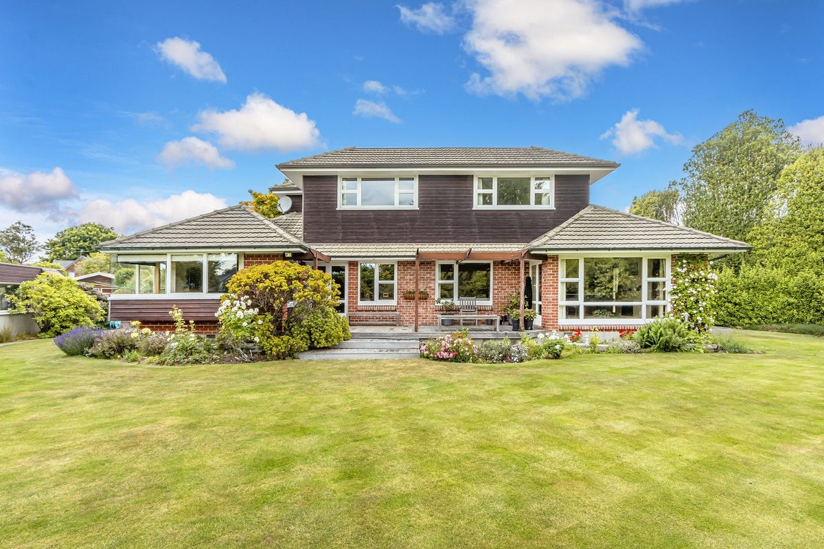 10 Woodford Terrace, Fendalton, Christchurch City, Canterbury - Carousel 1