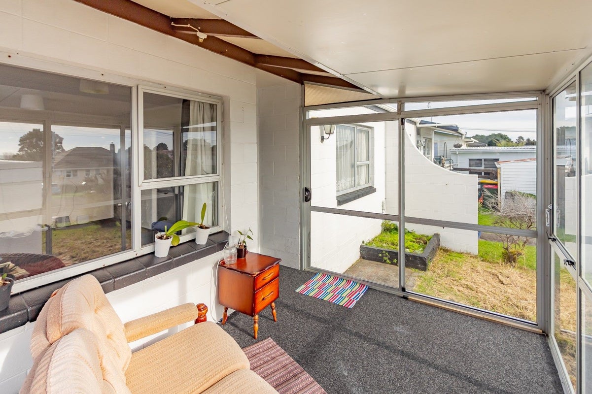 10A Banks Street, Marfell, New Plymouth - Carousel 2