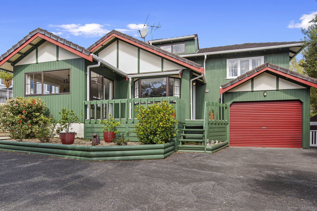 13 Chatham Avenue, Paremoremo, Auckland - Carousel 1