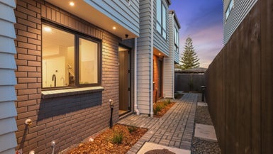 12/5 Hikurangi Street, Te Atatu Peninsula, Auckland - Carousel 1