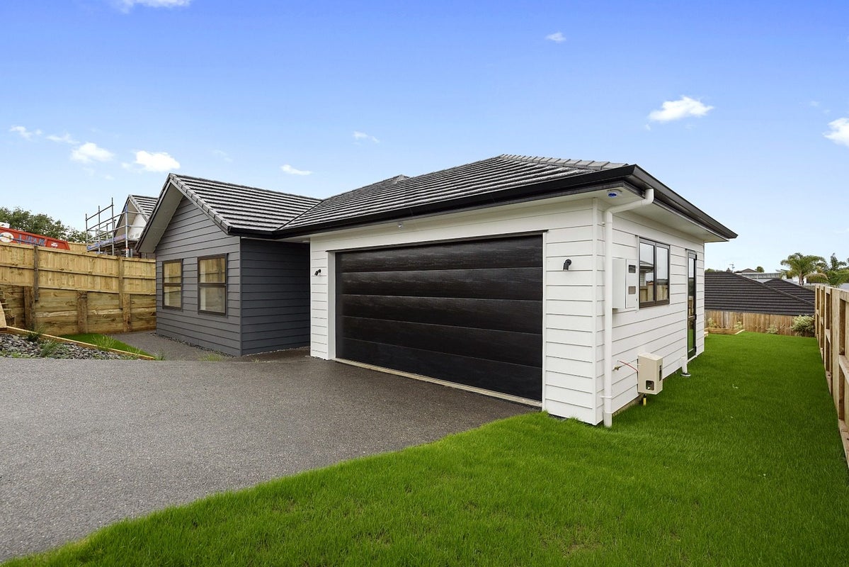 5 Maanihi Drive, Rototuna North, Hamilton - Carousel 1