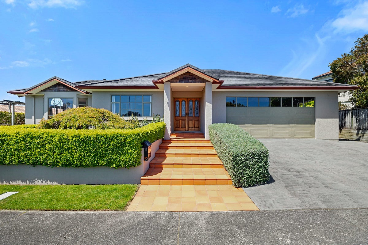 11 Shelter Grove, Frankleigh Park, New Plymouth - Carousel 24