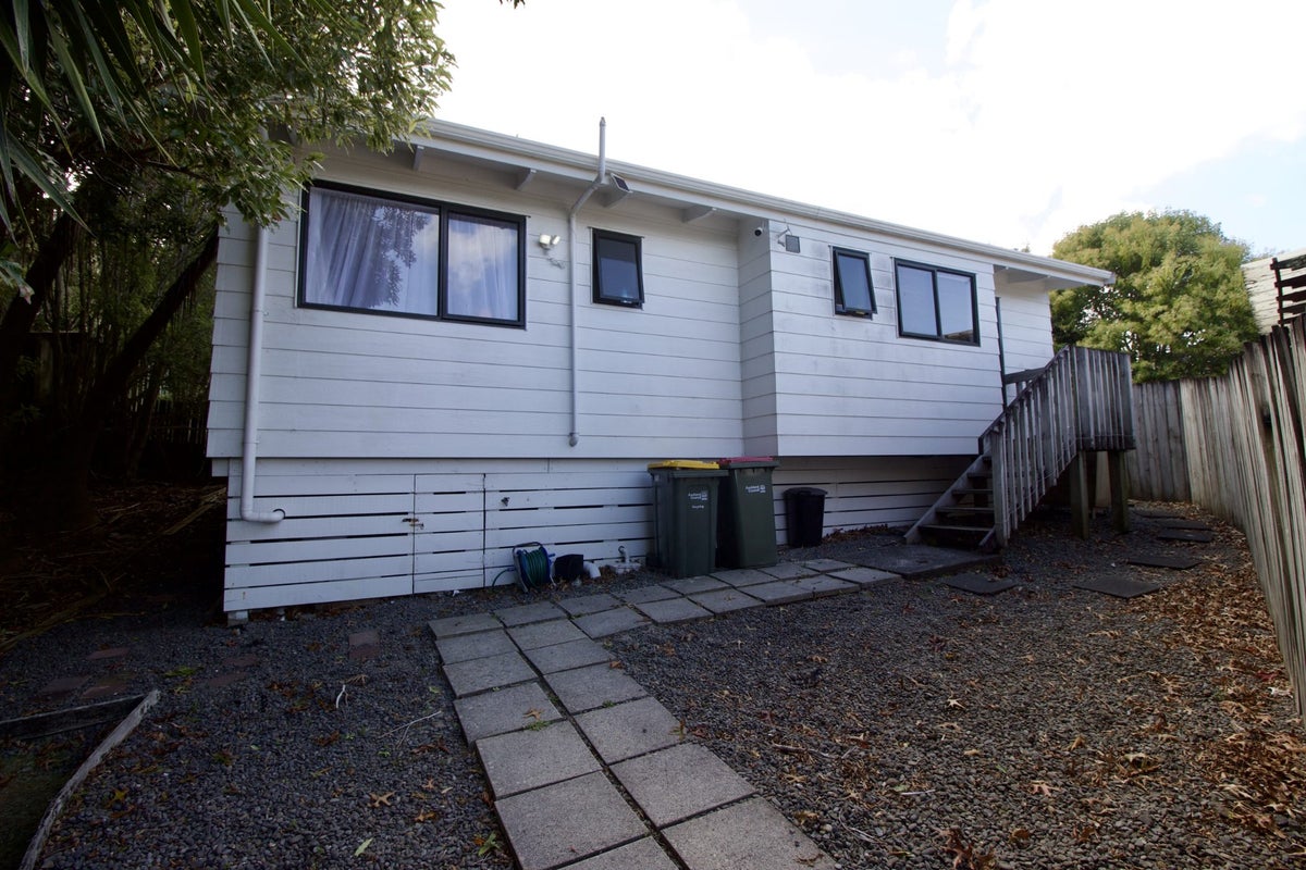 36 Cockayne Crescent, Sunnynook, Auckland - Carousel 1