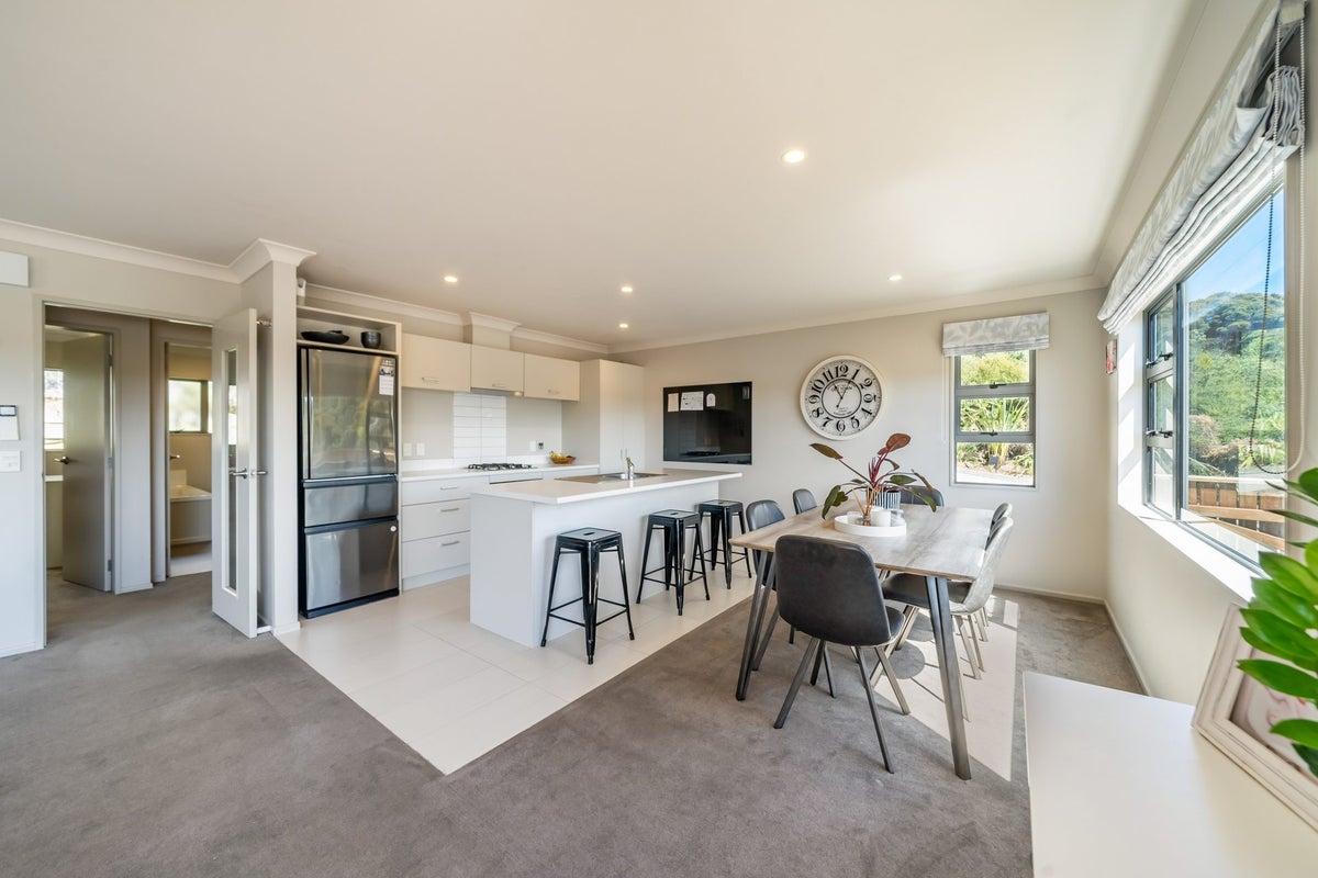 19 Moonsail Drive, Whitby, Porirua - Carousel 2