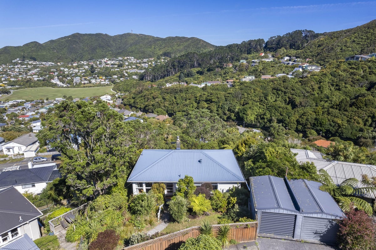 17 Montgomery Avenue, Karori, Wellington - Carousel 2