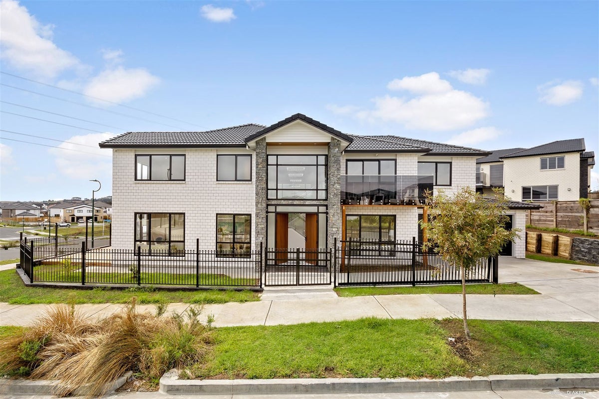 84 Charlestown Drive, Flat Bush, Auckland - Carousel 1