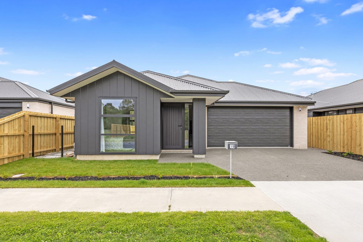 19 Thirlwall Street, Woodend, Woodend - Carousel 1