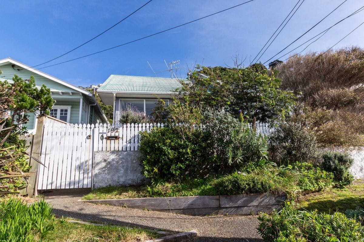 192 Sutherland Road, Lyall Bay, Wellington - Carousel 1