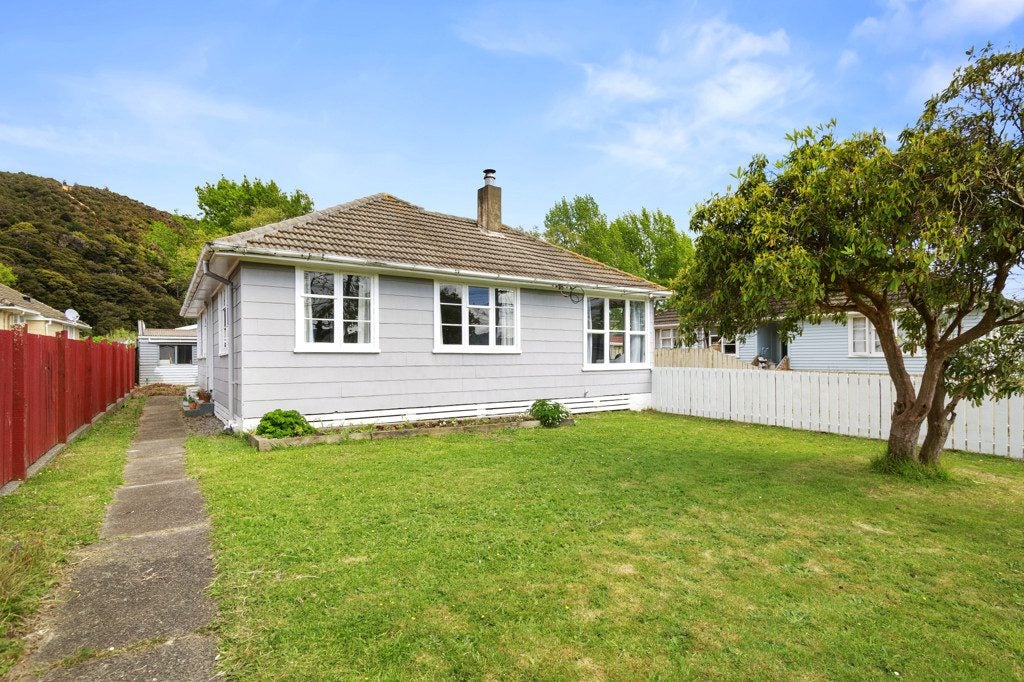 2/98 Strand Crescent, Naenae, Lower Hutt - Carousel 2