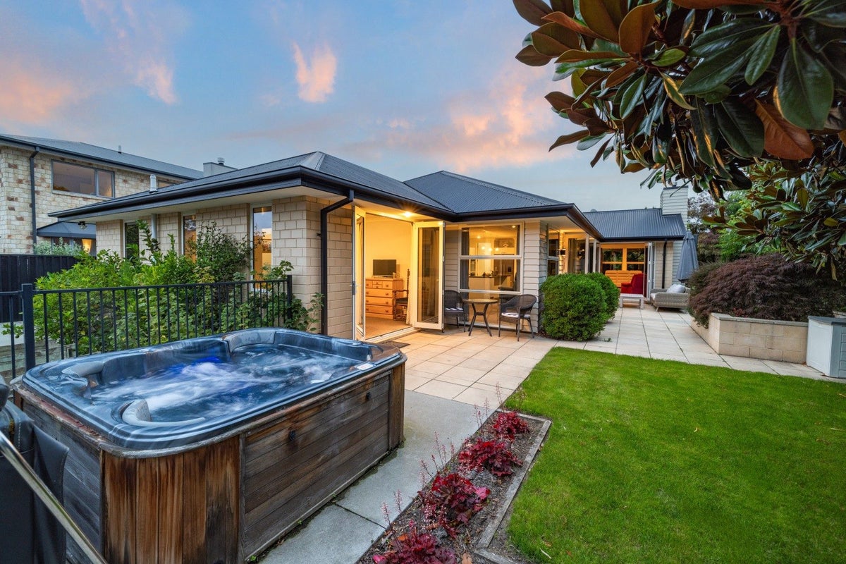 11 Breton Close, Northwood, Christchurch - Carousel 1