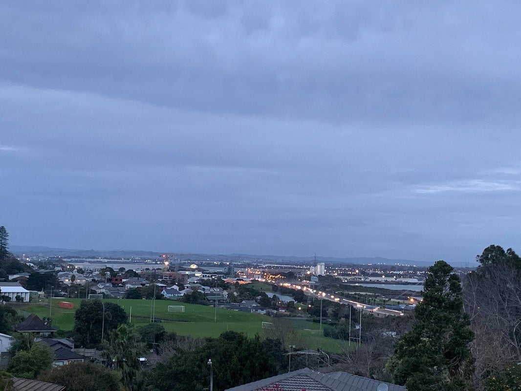 2/4 Impala Place, Hillsborough, Auckland - Carousel 2
