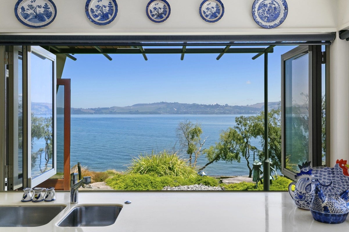 10 Oregon Drive, Rainbow Point, Taupo - Carousel 1
