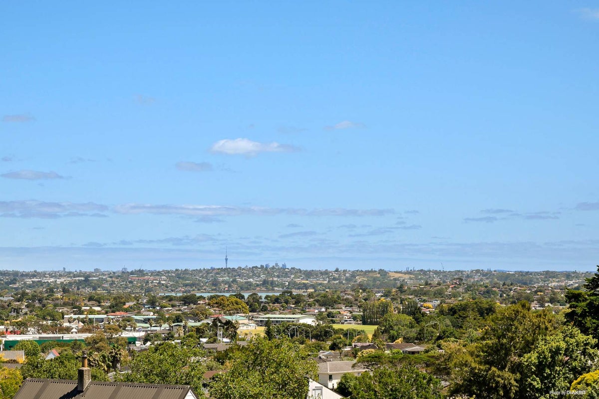 10A Dalwhinnie Parade, Highland Park, Auckland - Carousel 1