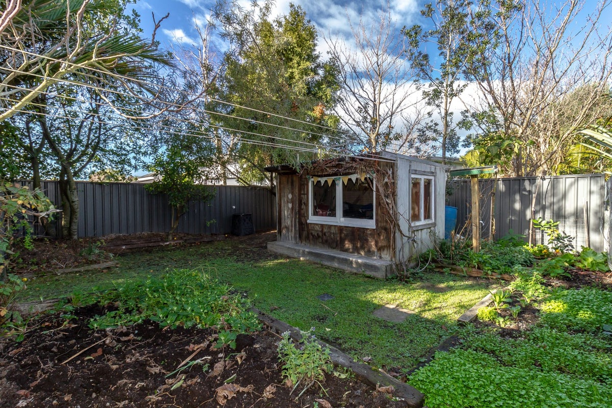 167 Main Road, Clive, Clive - Carousel 18
