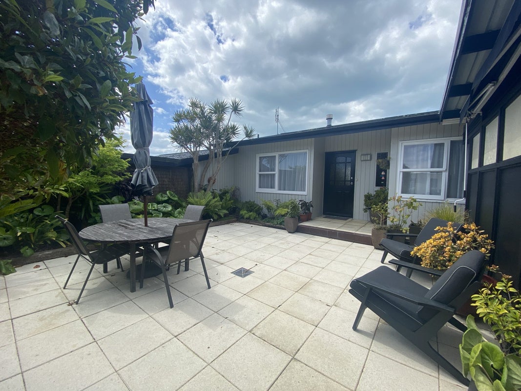 3/2 Chilton Place, Mellons Bay, Auckland - Carousel 2