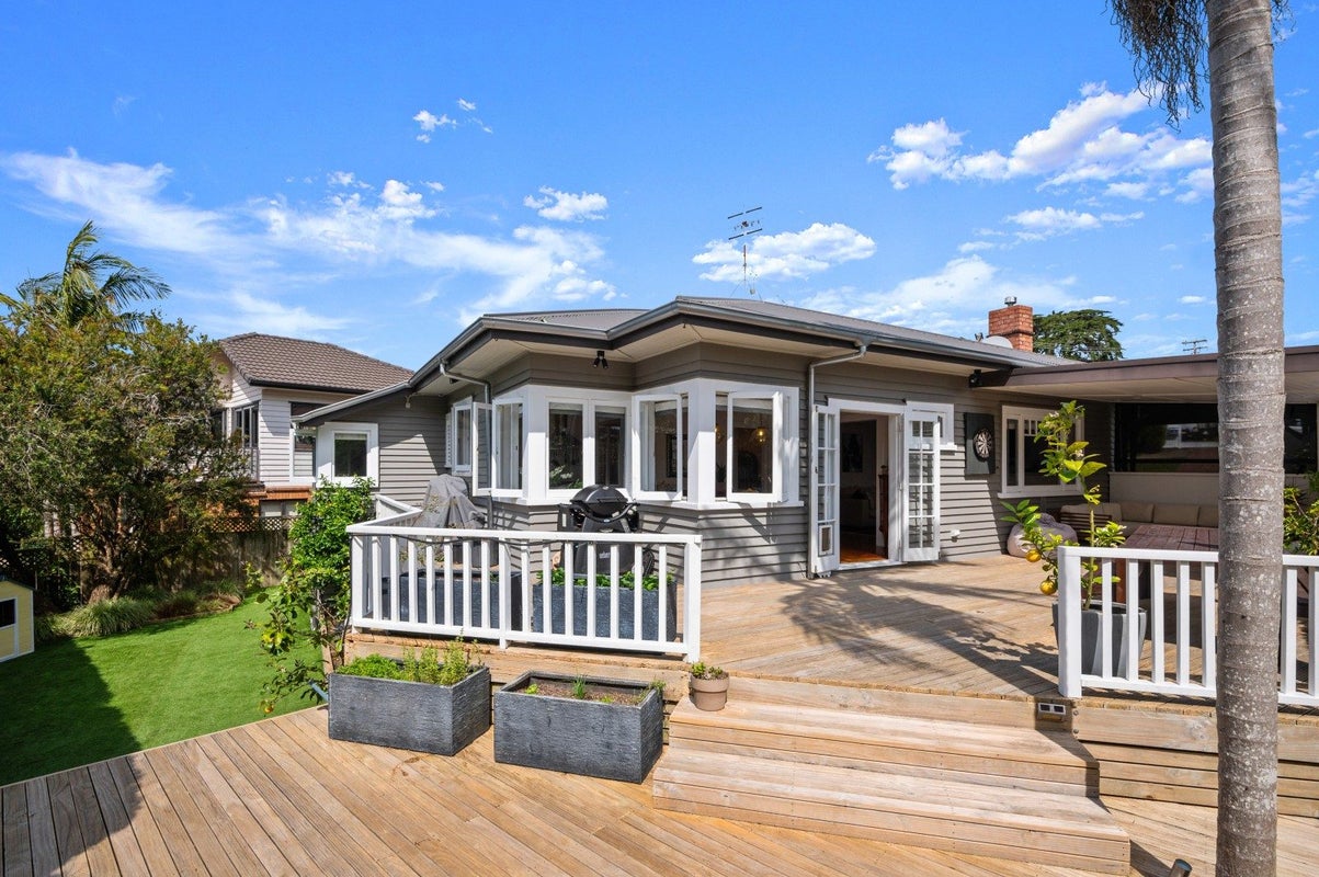 2/46 Gladstone Road, Northcote, Auckland - Carousel 2
