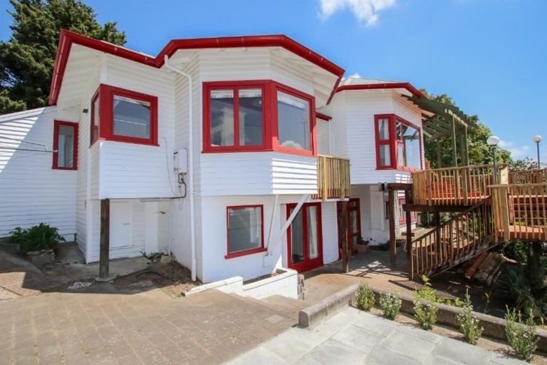 4 Dillicar Street, Whitiora, Hamilton - Carousel 1