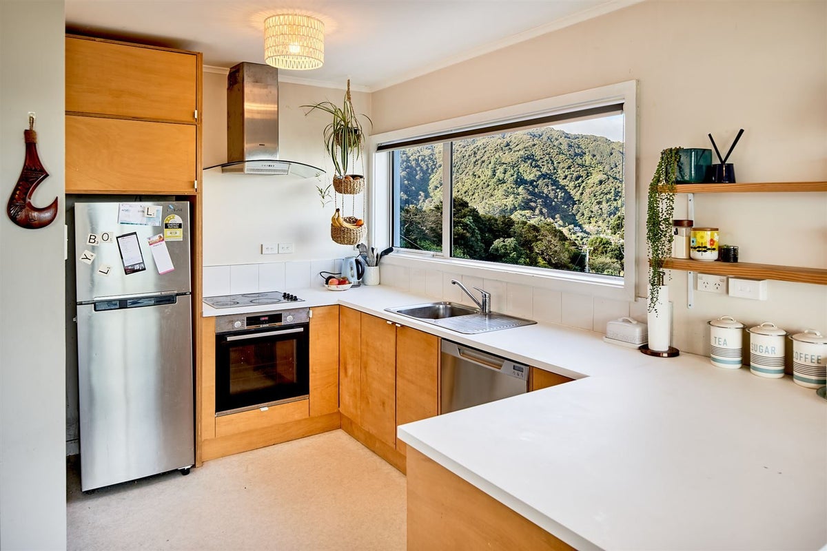 8C Nikau Road, Point Howard, Lower Hutt - Carousel 1