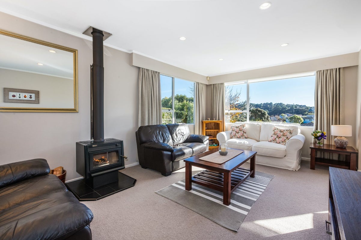 50 Hicks Close, Whitby, Porirua - Carousel 1